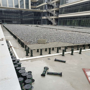 Système de piédestal de dalle de pavage réglable en plastique Sunsbuild pour l'hôtellerie et l'industrie - Installation de revêtement de sol durable et écologique - Product Image 4