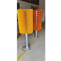 Brosse de massage complète en nylon rigide pour chevaux et bovins, avec manche en plastique de qualité industrielle, taille personnalisable, soulage les démangeaisons du bétail