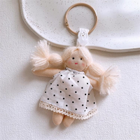 Offre Spéciale mignon dessin animé poupée fleur jupe poupée accessoire fille tresse sac accessoire tissu poupée porte-clés décoration pendentif porte-clés