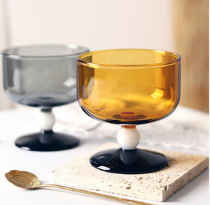 Gobelet à sundae en verre borosilicate moderne de style vintage avec tige noire et blanche, options multicolores - Product Image 1