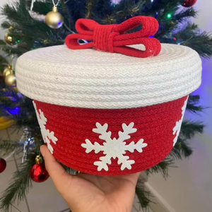 Décoration <span class=keywords><strong>de</strong></span> <span class=keywords><strong>neige</strong></span> blanche cadeaux <span class=keywords><strong>de</strong></span> vacances <span class=keywords><strong>de</strong></span> Noël organisateur <span class=keywords><strong>de</strong></span> stockage <span class=keywords><strong>de</strong></span> bureau couleurs personnalisées arc rouge paniers <span class=keywords><strong>de</strong></span> rangement en corde <span class=keywords><strong>de</strong></span> coton tissé à la main - Product Image 1