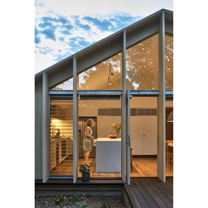 Villa moderna con estructura de acero ligero, residencia privada con diseño de techo inclinado para vivienda al aire libre - Product Image 3