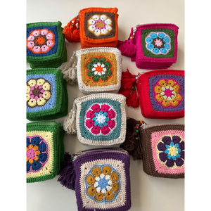 Monedero de Ganchillo con Diseño de Cuadrados Granny, Estilo Vintage Boho, Mini Bolso Tejido con Flores y Cierre Metálico de Perlas NF - Product Image 1