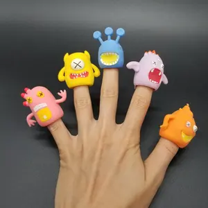 儿童促销礼品迷你塑料玩具怪物动物手指木偶套装玩具贩卖胶囊