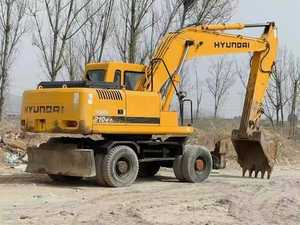 Vente Urgente : Excavatrice sur pneus HYUNDAI 210W, état quasi neuf (90%) |   Pompe hydraulique Hyundai |   Pièces d'origine OEM pour moteur, PLC et engrenages |   2 - Product Image 4