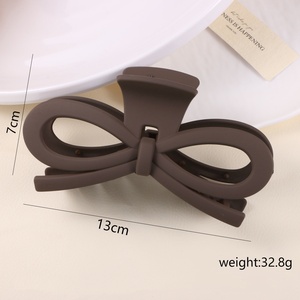 Pince à cheveux géométrique en plastique couleur unie simple avec nœud papillon pour femme, grande taille - Product Image 3