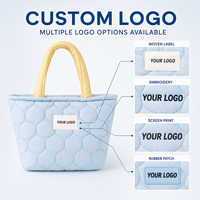 Sac fourre-tout matelassé personnalisé avec logo pour femme, sac à main léger rembourré, sac à bandoulière doux et rembourré, vente en gros OEM ODM