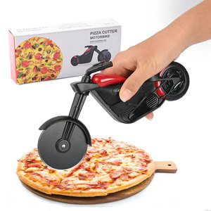 Coupe-pizza créatif en forme de moto, rouge, en PP, lavage à la main uniquement, fabriqué à Yangjiang, outil à pizza - Product Image 3