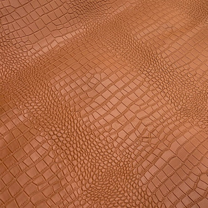 Cuir de vachette première couche <span class=keywords><strong>jaune</strong></span> gaufré motif <span class=keywords><strong>crocodile</strong></span> anti-boulochage 1,8 mm pour bagages, carnets et projets DIY faits main - Product Image 6
