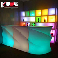 Comptoir de bar lumineux à LED en polyéthylène rotomoulé, 110 cm, avec contrôle de 16 couleurs pour salon, boîte de nuit, événement, fête