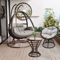 Fauteuil suspendu double moderne de luxe en rotin PE pour extérieur, avec support double en acier robuste et coussins épais, idéal pour salon.