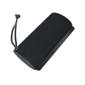 Brosse de nettoyage en profondeur en bois et acier inoxydable pour chevaux, chiens, moutons, vaches - Élimine efficacement la boue et la saleté, sûre pour les animaux de compagnie - Product Image 1