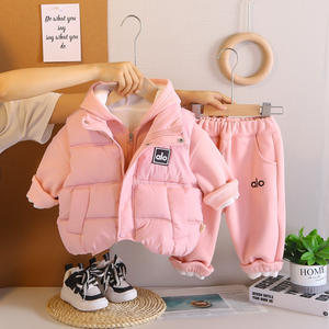 2025 nuovo vestito invernale in velluto tre pezzi Casual caldo con cappuccio <span class=keywords><strong>per</strong></span> bambine - Product Image 2