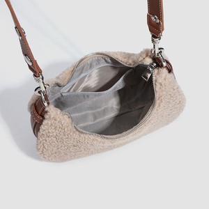 Bolso de Hombro Cruzado Impermeable de Gran Capacidad con Cierre de Cremallera y Diseño de Piel Sintética de Borrego para Mujer - Tendencia de Invierno - Product Image 2