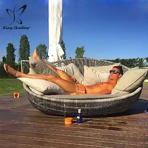 Luxus Elegent Hotel freizeit große lounge aluminium terrasse sonne bett mit baldachin schwimmen pool garten möbel metall außen daybed