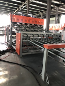 Empileur de placages hydraulique automatique 8*4 FT 2700 mm pour ligne de <span class=keywords><strong>pose</strong></span> de contreplaqué - Product Image 4