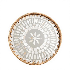 Présentoir de Maison et Cadeaux Ziya Heritage : Ensemble de Plateaux de Service en Rotin avec Incrustations de Nacre, Style Artisanat Indien, Abordable, Forme Ronde pour - Product Image 1