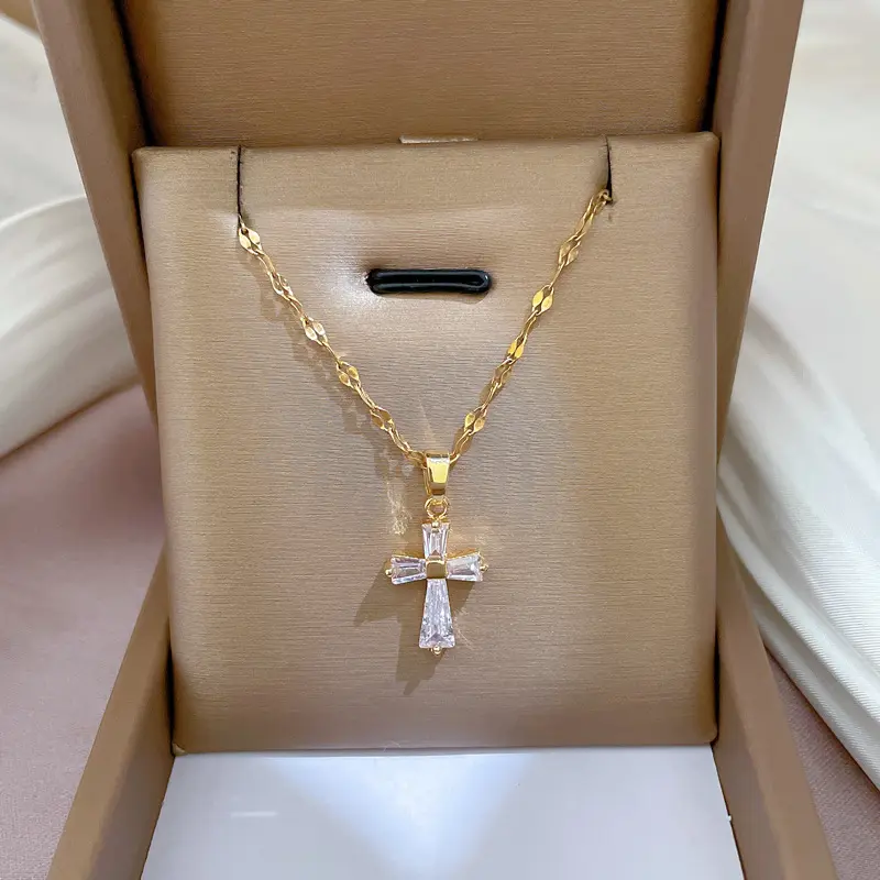 Wholesale 18k gold plated stainless steel diamond cross necklaces jewelry dainty cross pendant necklace for women