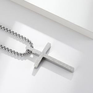 Fuente de comercio electrónico transfronterizo: colgante de cruz minimalista, de nicho y personalizado de acero de titanio esmerilado, directo de fábrica - Product Image 2