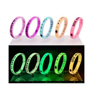 प्रचार कस्टम प्रिंटिंग लोगो रबर कंगन चमकदार कलाई बैंड में चमक चमक चमक - Product Image 1
