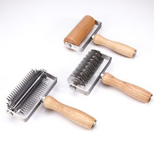 Rullo Tagliapasta in Acciaio Inox con Manico in Legno <span class=keywords><strong>per</strong></span> Torte, Pizza, Pane, Beef Wellington e Impasti - Product Image 4