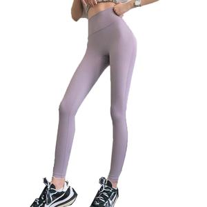 Pantalons de yoga pour femmes à taille haute croisés personnalisés, leggings de sport de haute qualité amincissants et rehausseurs de fesses - Product Image 2