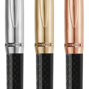 Stylo bille en fibre de carbone noire avec garniture métallique, accent cristallin, design élégant, capuchon bombé, logo personnalisé, cadeau d'affaires OEM - Product Image 6