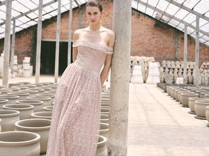 ชุดเดรสของผู้หญิงหรูหราแบรนด์หรูชุดเดรสแต่งระบายผ้าตาข่ายแบบเปิดไหล่เสื้อผ้าแฟชั่นของผู้หญิง - Product Image 2