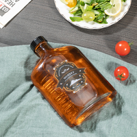 Bouteille de whisky en céramique de verre plat de luxe personnalisée de 350ml bouteilles d'alcool rechargeables avec cachetage en cuir et dessus en liège