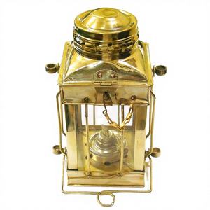 Lámpara Decorativa Náutica de Latón Pulido Hecha a Mano por Tanishka Exports, Lámpara Coleccionable con Temática Marina, Iluminación Navideña - Product Image 3