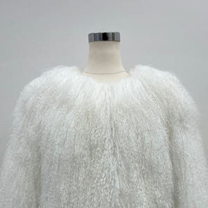 Vente en gros d'usine, <span class=keywords><strong>manteau</strong></span> en fourrure véritable pour femmes, col rond court, couleur personnalisée, fourrure moelleuse et bouclée, veste en fourrure de mouton de Mongolie pour l'hiver - Product Image 3