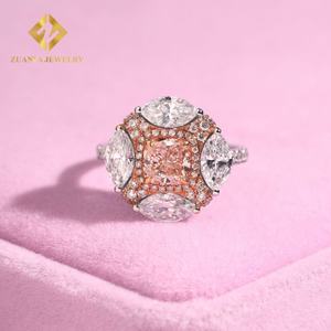 Anillo de Compromiso de Oro de 18K con Diamante Rosa de Laboratorio, Anillo Fino con Piedra Principal de Diamante de Laboratorio de Corte Radiante de 1.1ct - Product Image 1