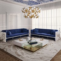 Table basse élégante de luxe moderne une boîte en verre miroir au design unique avec marbre noble dans un style moderne modeste