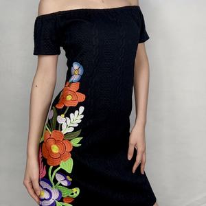 Robe courte noire moulante à épaules dénudées brodée pour femme, robe de soirée décontractée - Product Image 2