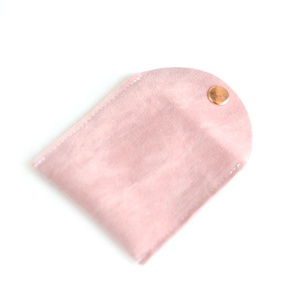 Bolsa de Joyería Personalizada de Gamuza Gruesa <span class=keywords><strong>Rosa</strong></span> Pálido con Botón de Metal Dorado <span class=keywords><strong>Rosa</strong></span> y Logotipo Dorado <span class=keywords><strong>Rosa</strong></span> - Product Image 6