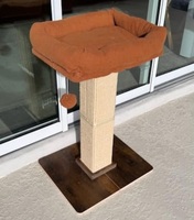 Arbre à chat moderne et haut avec perchoir et poteaux à gratter, tour de griffoir en bois écologique avec lit pour chats d'intérieur