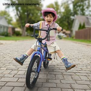 Vélo de montagne à pédales pour enfants Little Explorer pour garçons de 3 à 12 ans, fourche à suspension et freins à disque, pédales à billes, roues en aluminium - Product Image 1