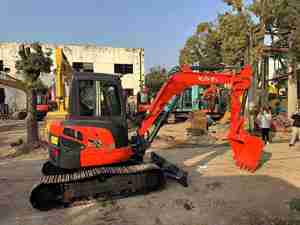 Mini-excavatrice Kubota U55 d'occasion 100% japonaise à vendre, bon état, prix attractif, poids opérationnel de 5 tonnes, composants essentiels inclus - Product Image 4