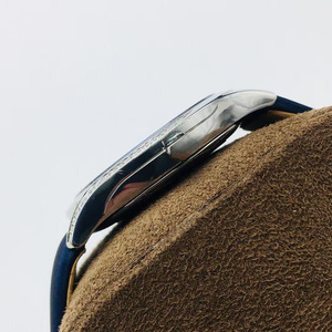 A High-<b>end</b> Designer Style Elegant Moissanite Inlaid Roman Numerals 20mm Strap Men's Fashion Wristwatch - Product Image 5