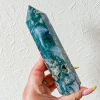 Vente en gros : Obélisque en agate verte naturelle, motif botanique rare, pierre minérale de collection pour la méditation