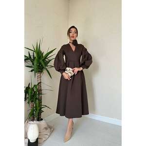 Vestido de Noche Marrón Satinado con Corte en A, Cuello en V, Cintura Imperio, Detalle de Rosas, Antiarrugas - Product Image 5