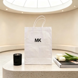 Sac shopping en papier kraft blanc avec poignée torsadée personnalisée, logo imprimé pour l'emballage de vêtements de marque - Product Image 2