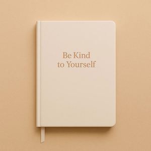 Soyez en douceur avec vous-même : Journal A5 en similicuir à couverture rigide pour l'autosoins, la réflexion quotidienne et la gratitude – Cadeau pour la santé mentale - Product Image 1