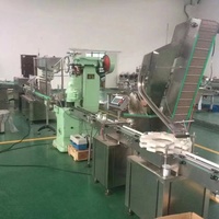 Machine de scellage automatique de boîtes de conserve contrôlée par PLC pour la production de liquides (confiture, boisson, miel, shampoing) sur ligne de production de haute précision