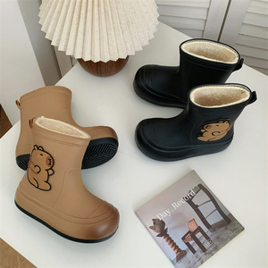Bottes de pluie courtes imperméables Capibara - Antidérapantes et chaudes pour les étudiants à porter les jours d'école - Product Image 1