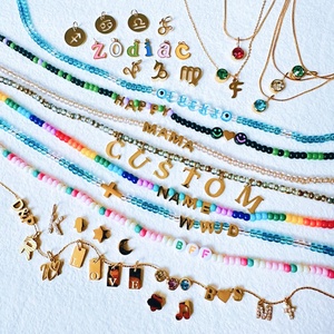 <span class=keywords><strong>Nome</strong></span> personalizzato lettera iniziale oro placcato in acciaio inox Charm fatti a mano perline catena girocollo <span class=keywords><strong>collana</strong></span> di gioielli di moda per le donne ragazze - Product Image 1