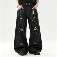 Jean baggy noir délavé et déchiré avec logo personnalisé, œillets et chaînes, coupe large, style punk streetwear pour homme