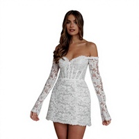 Robe de mariée courte sans bretelles en satin coupe trapèze grande taille avec dentelle