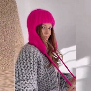 Gorros de Punto Personalizados al por Mayor en Europa, Gorro de Invierno con Logotipo Bordado, Gorro de Moda para Mujer con Protección para las Orejas - Product Image 3