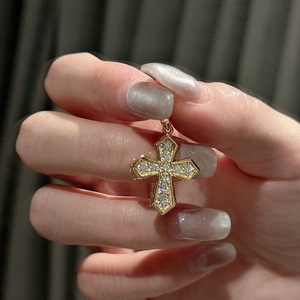 Colgante de Cruz de Plata Pura S925 de Diseño Vintage, Estilo Lujoso con Incrustaciones de Circonita, Forma Geométrica Simple y Moderna - Product Image 2